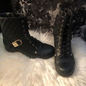 Guess boots